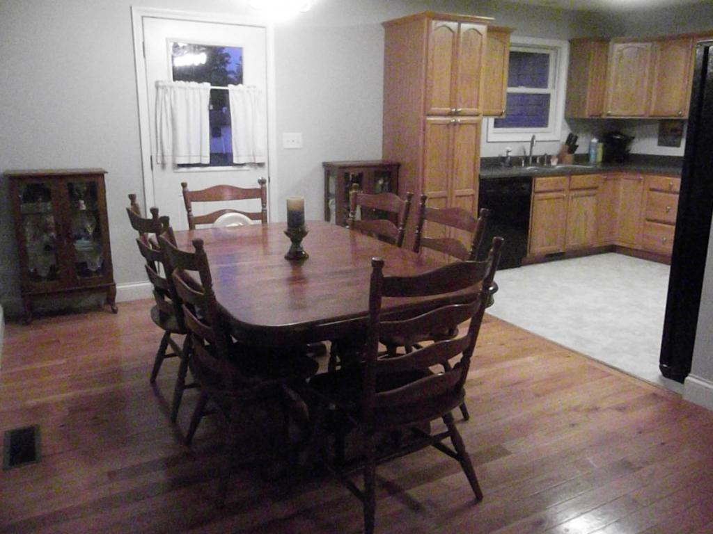 224 Reed Avenue Greeneville, TN 37743 - Photo 6 of 29 Large dining area