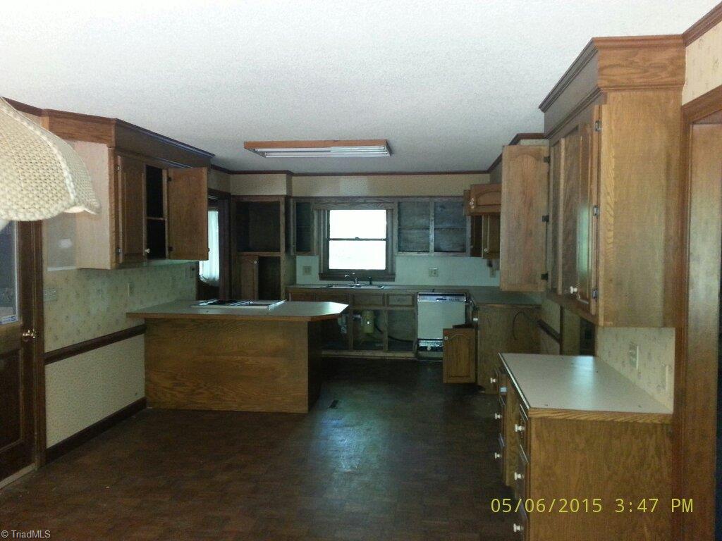 124 Cross Baptist Rural Hall, NC 27045 - Photo 5 of 14