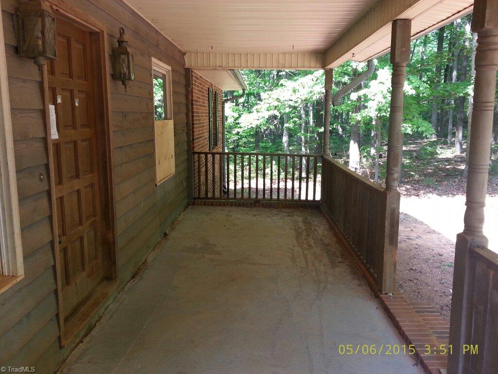 124 Cross Baptist Rural Hall, NC 27045 - Photo 6 of 14