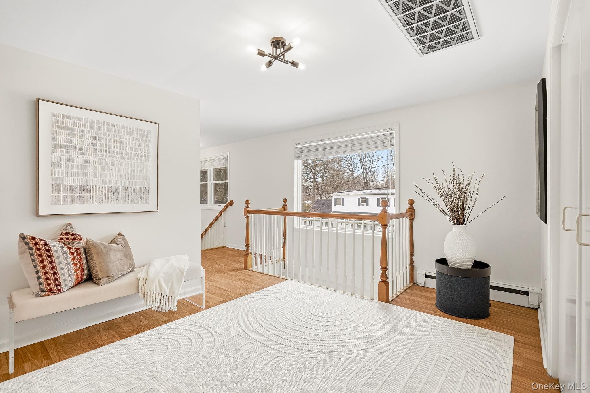 39 Lambert Lane New Rochelle, NY 10804 - Photo 17 of 30 Spacious upstairs foyer