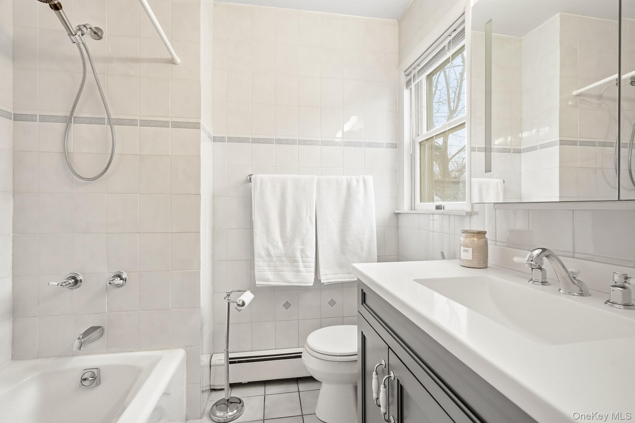 39 Lambert Lane New Rochelle, NY 10804 - Photo 19 of 30 Primary Bathroom