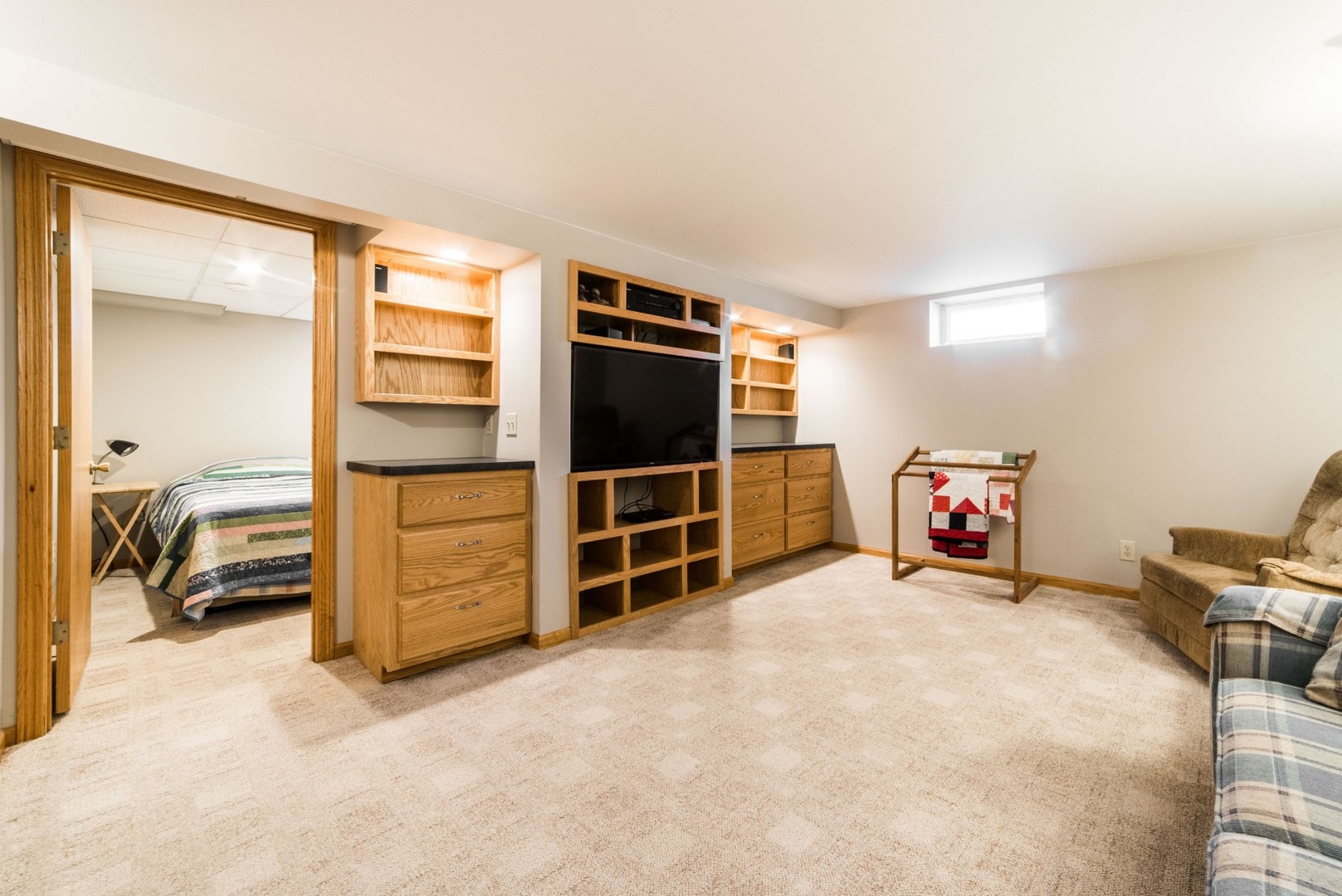 13369 Ash Road Genoa, IL 60135 - Photo 14 of 26 a view of a livingroom with furniture and closet