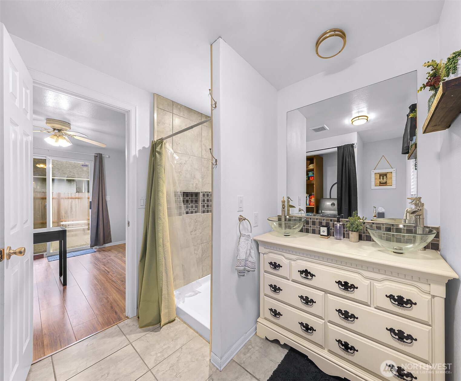 205 Cashmere Lane Everson, WA 98247 - Photo 24 of 40 a bathroom with a sink a mirror and a shower