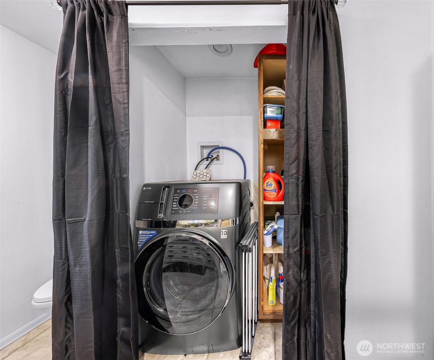 205 Cashmere Lane Everson, WA 98247 - Photo 25 of 40 a utility room with dryer and washer