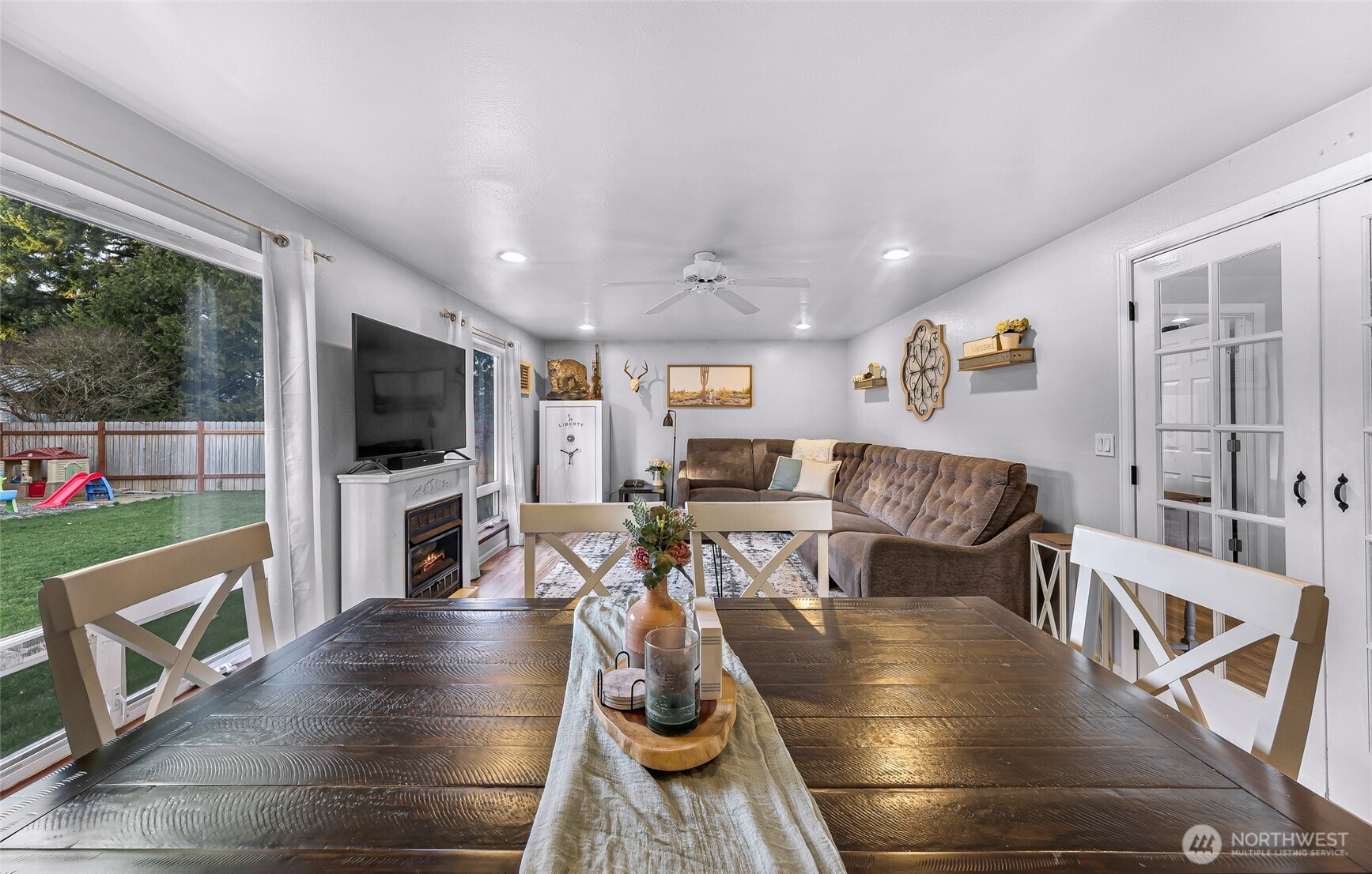 205 Cashmere Lane Everson, WA 98247 - Photo 28 of 40 a living room with furniture wooden floor and a flat screen tv