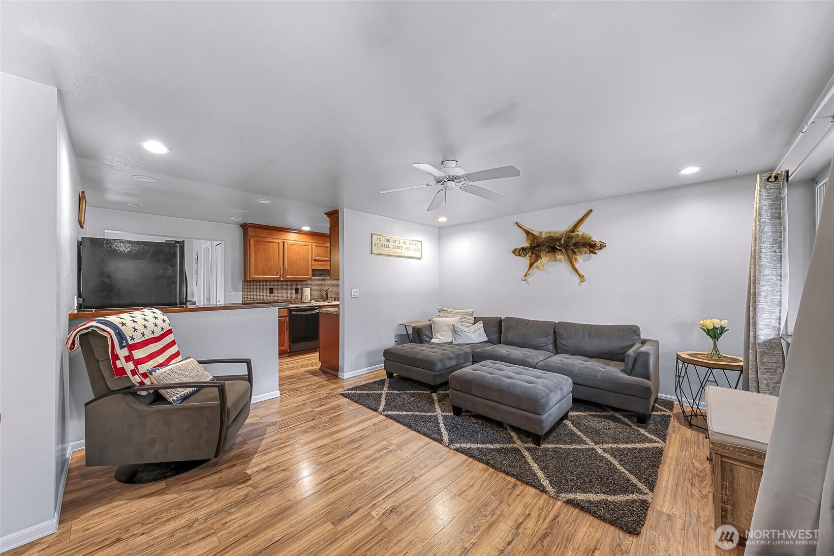 205 Cashmere Lane Everson, WA 98247 - Photo 4 of 40 a living room with furniture and a flat screen tv
