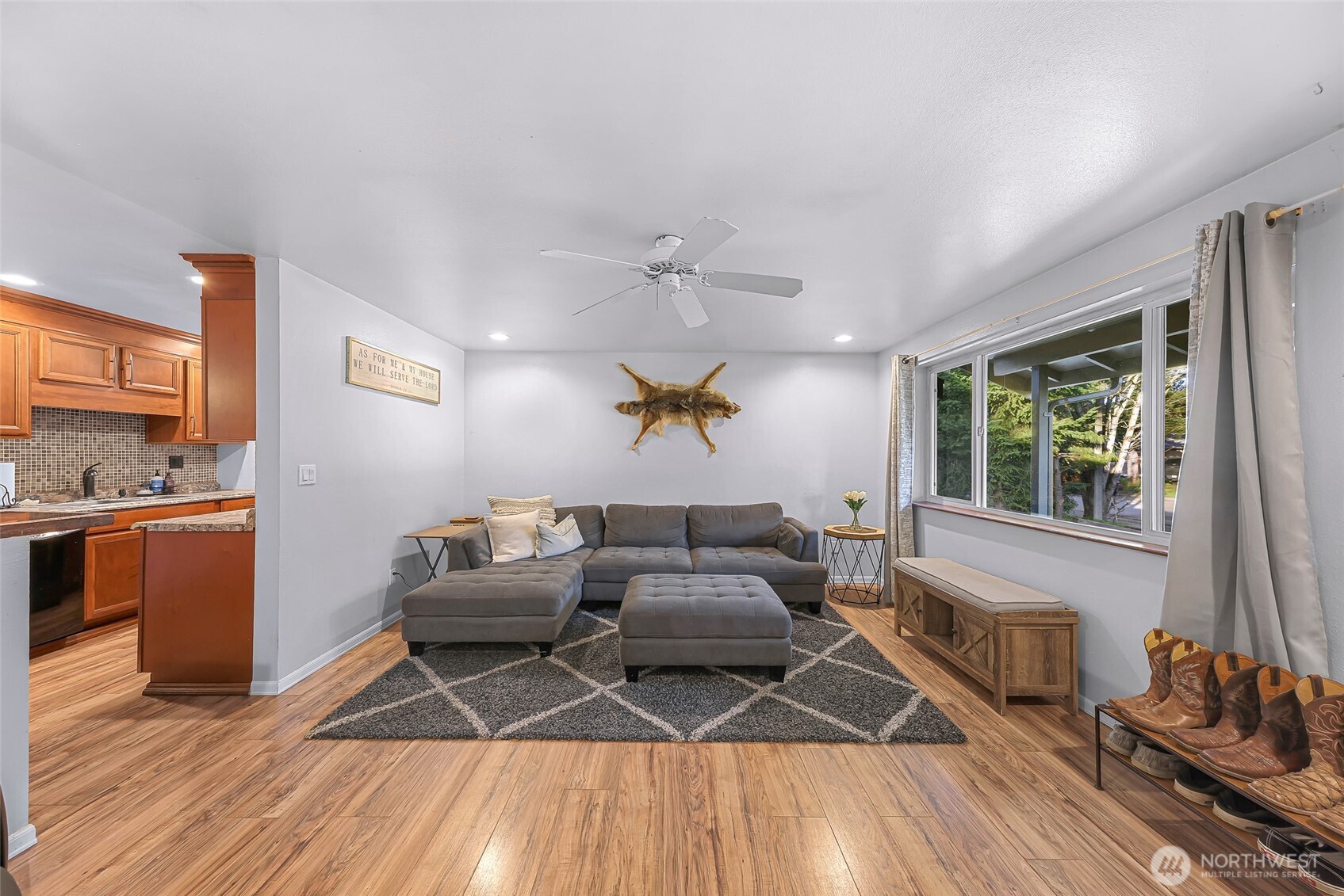 205 Cashmere Lane Everson, WA 98247 - Photo 5 of 40 a living room with furniture and a wooden floor