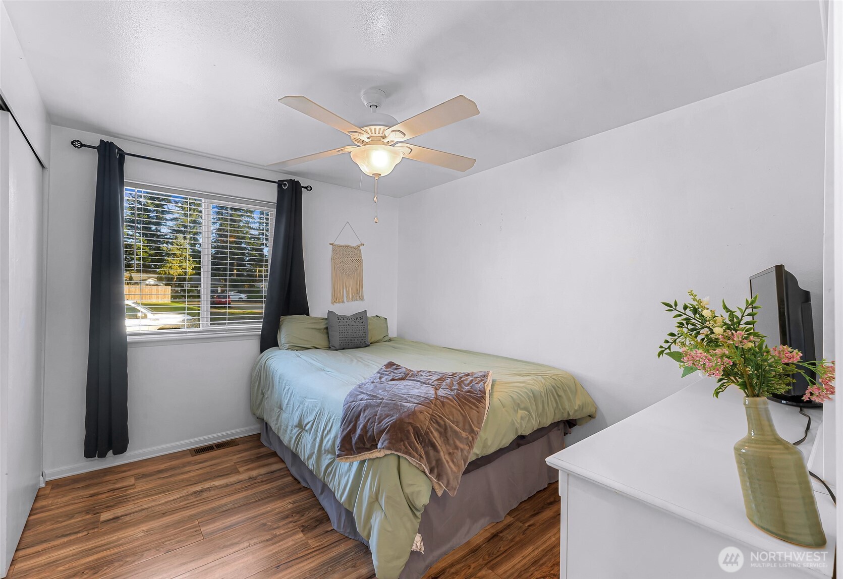 205 Cashmere Lane Everson, WA 98247 - Photo 8 of 40 a bedroom with a bed and a window