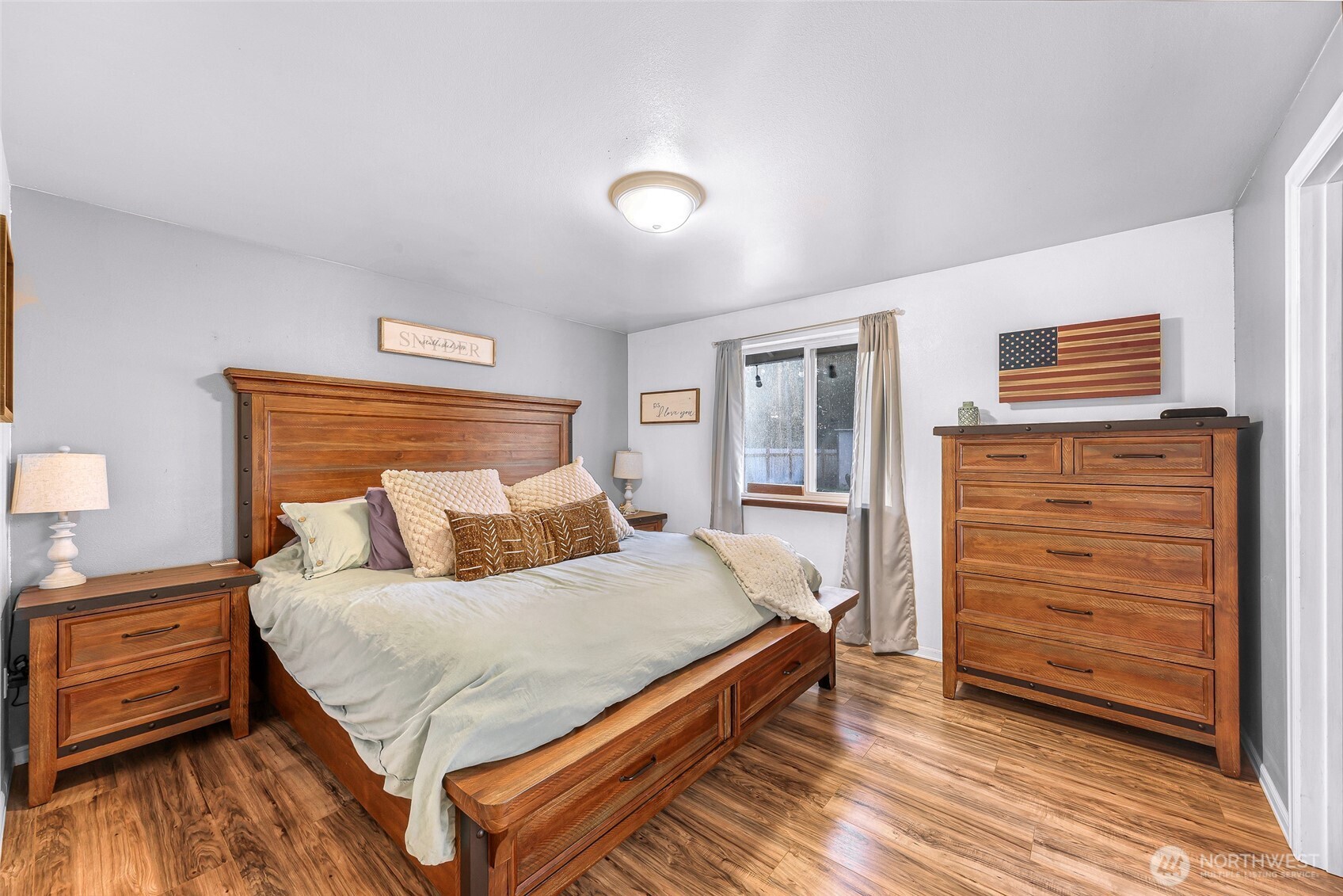 205 Cashmere Lane Everson, WA 98247 - Photo 10 of 40 a bedroom with a bed and a dresser