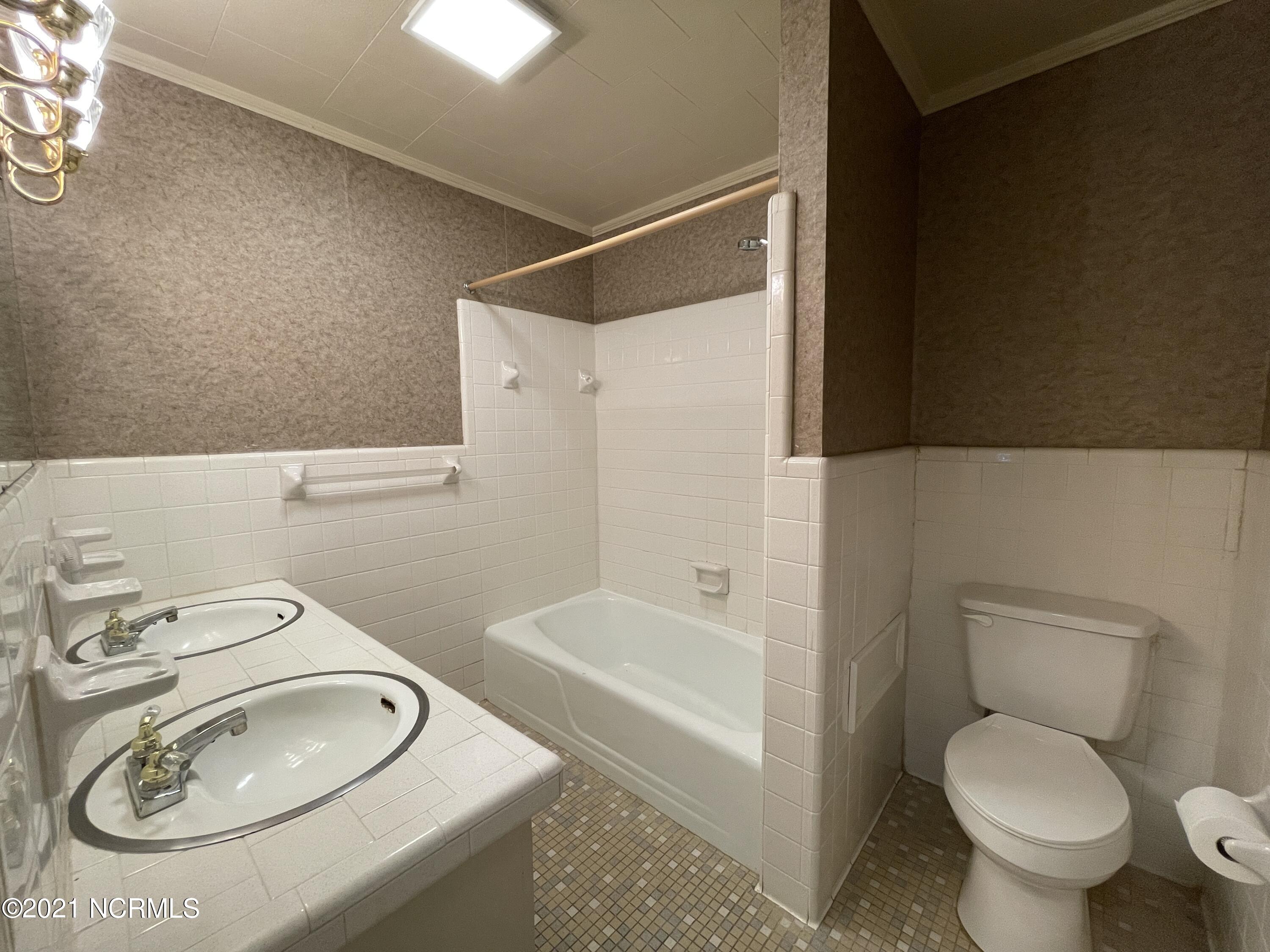 4165 Buck Road Ayden, NC 28513 - Photo 14 of 24 Hall Bathroom