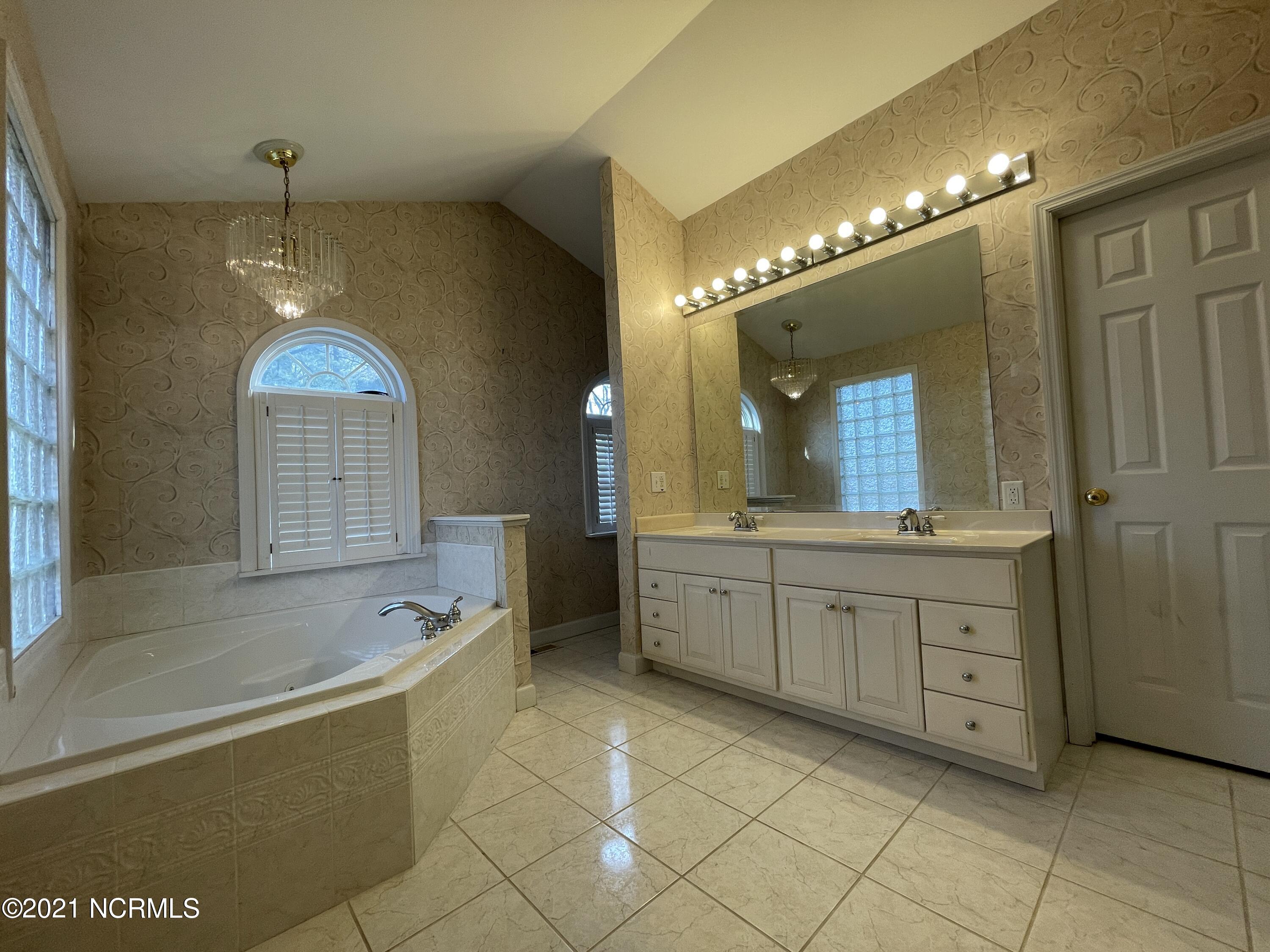 4165 Buck Road Ayden, NC 28513 - Photo 23 of 24 Primary Bathroom