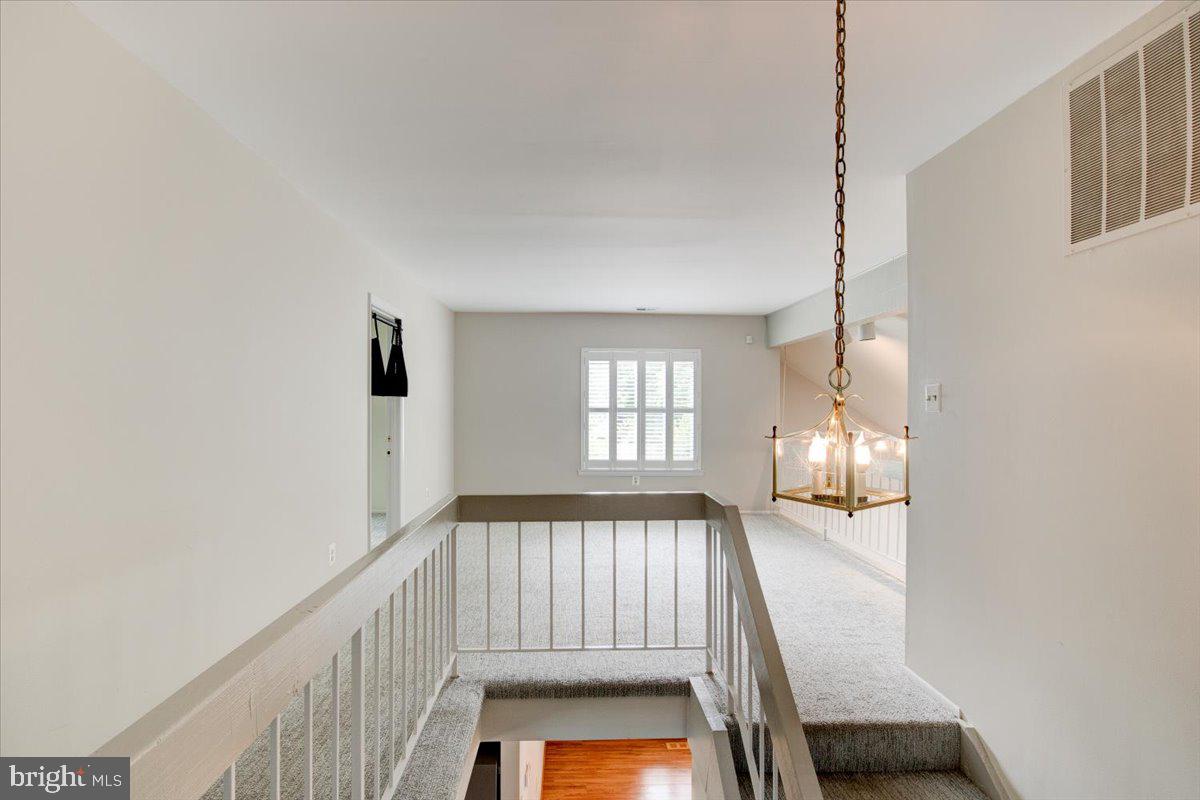 18901 Glendower Road Gaithersburg, MD 20879 - Photo 17 of 33
