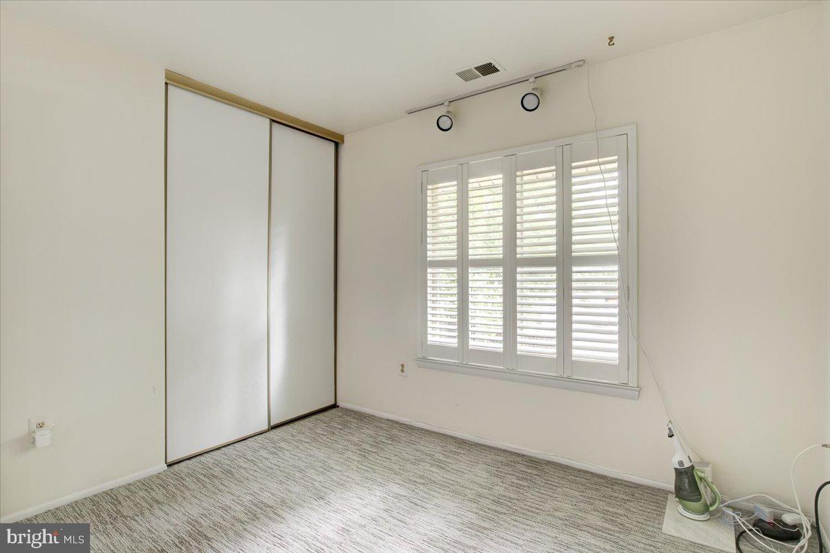 18901 Glendower Road Gaithersburg, MD 20879 - Photo 27 of 33