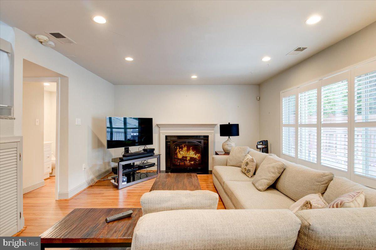 18901 Glendower Road Gaithersburg, MD 20879 - Photo 9 of 33