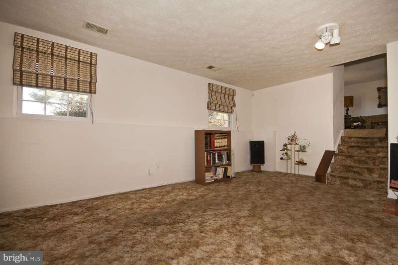 4715 Hawksbury Road Baltimore, MD 21208 - Photo 12 of 15 a view of a livingroom with entryway