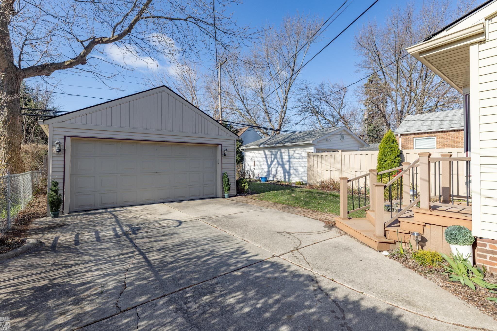 2057 Hawthorne Road Grosse Pointe Woods, MI 48236 - Photo 37 of 43