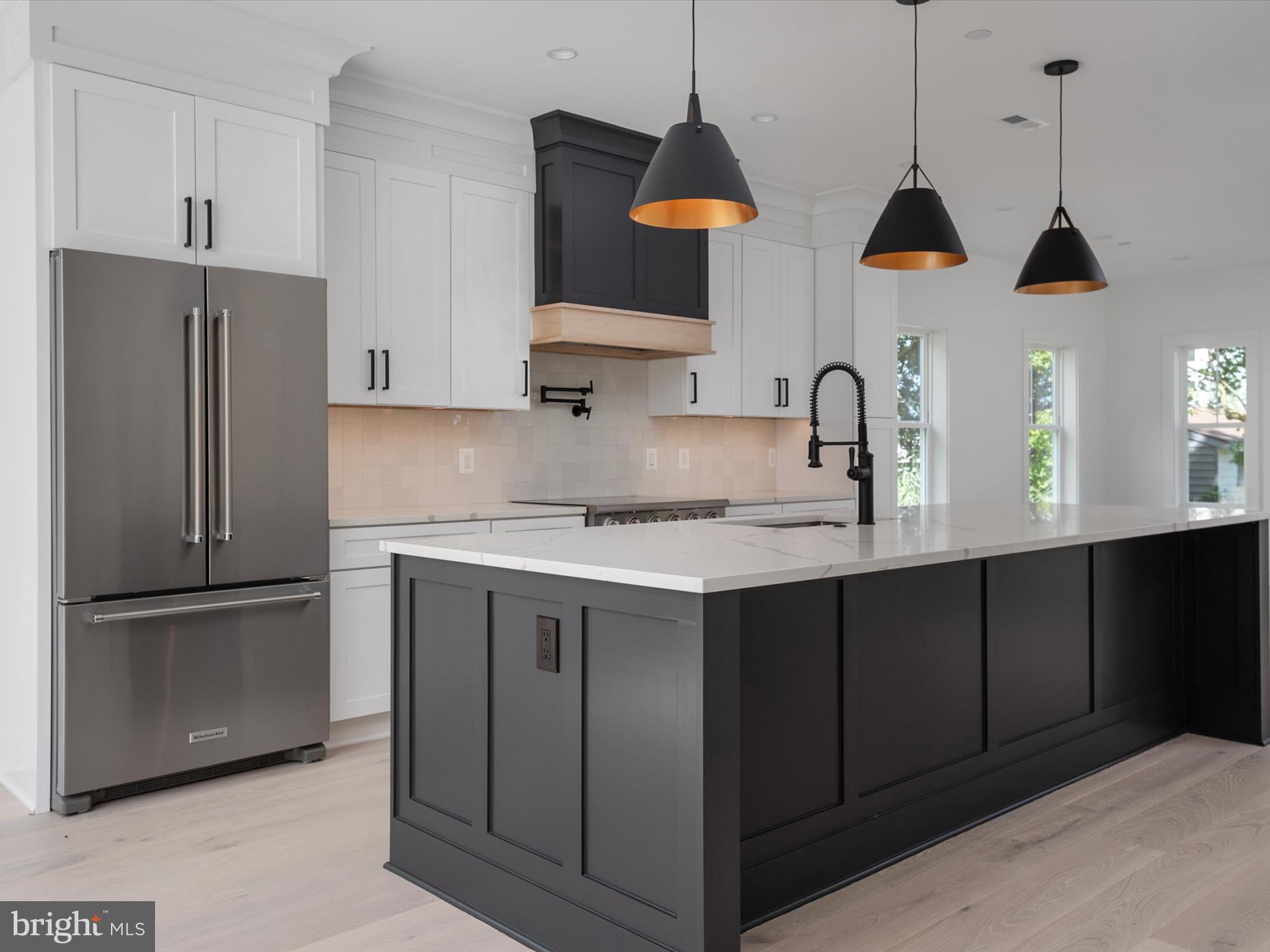 Custom Built range hood & quartz countertops