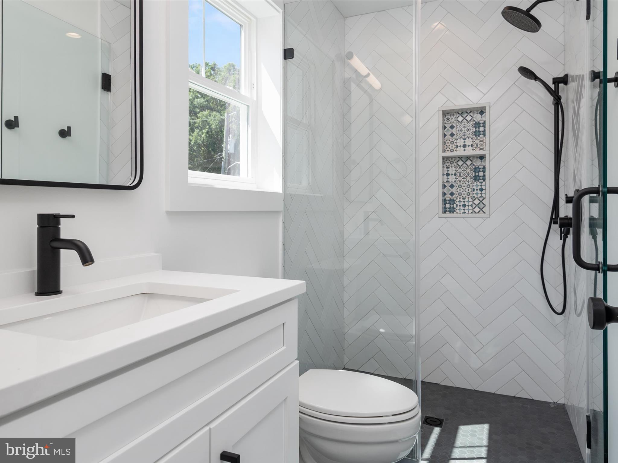 1422 Howard Road Annapolis, MD 21403 - Photo 20 of 61 Level 2 Secondary Bedroom Ensuite - Curb-less