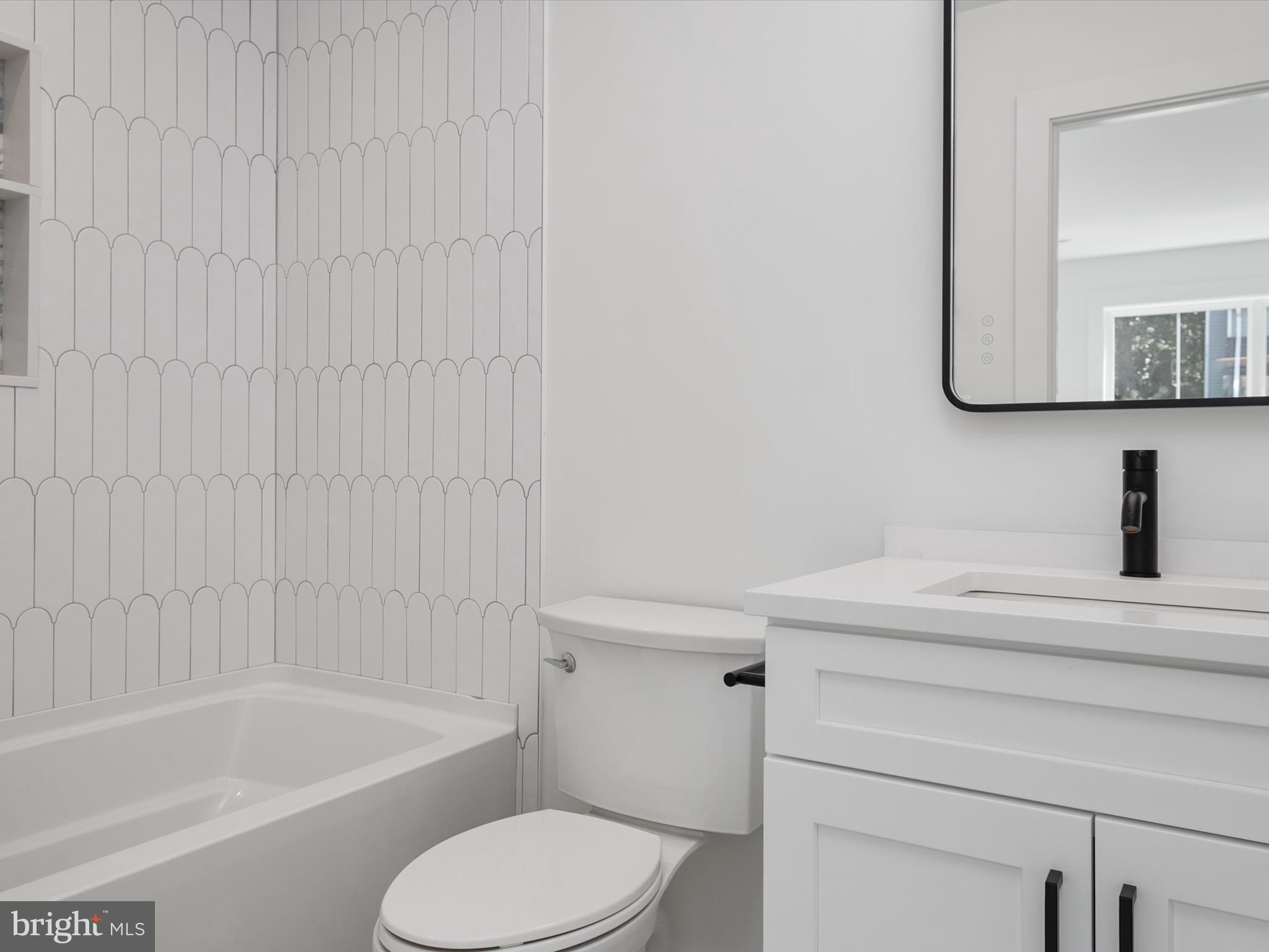 1422 Howard Road Annapolis, MD 21403 - Photo 23 of 61 Level 2 Bedroom 3 Ensuite with Tub/Shower Combo