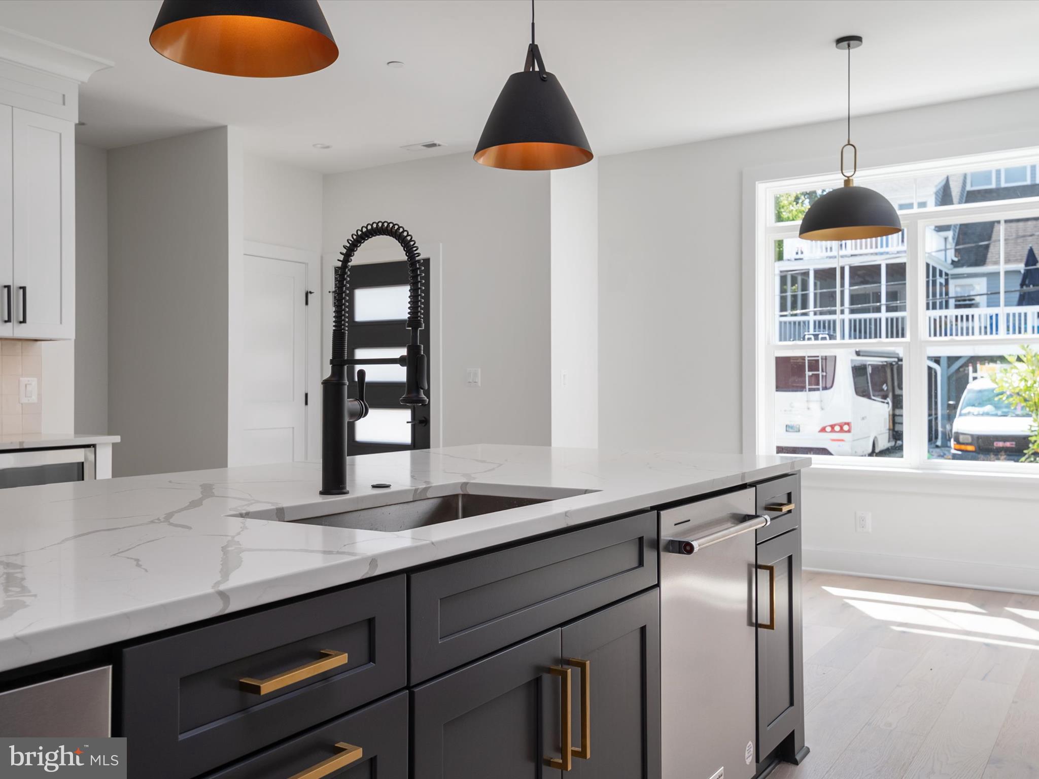 1422 Howard Road Annapolis, MD 21403 - Photo 4 of 61 Stunning Quartz Countertops