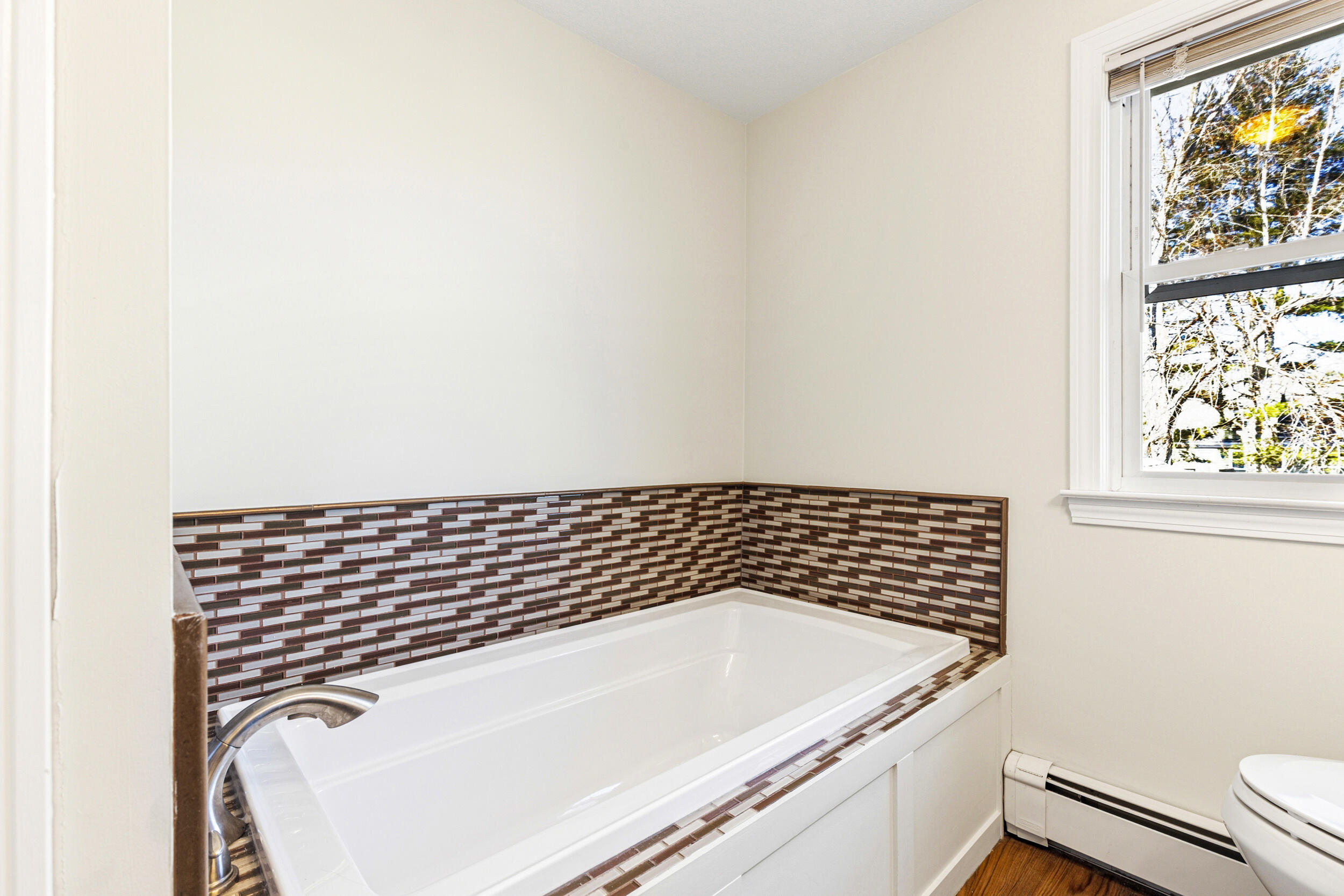 3 Willow Lane Cumberland, ME 04021 - Photo 27 of 60 Second floor full bathroom.
