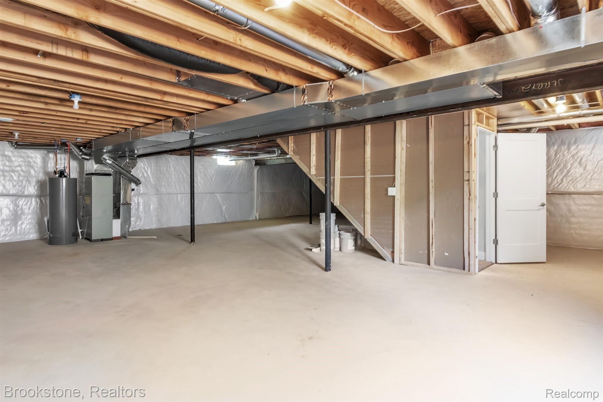 3361 Bathurst Avenue Rochester, MI 48309 - Photo 30 of 46 34-3361 Bathhurst -windowstill-real.jpg
