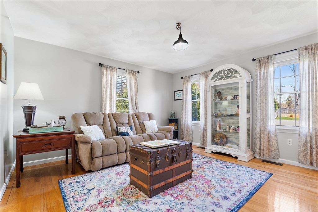 16 Alan Road Hudson, MA 01749 - Photo 7 of 40