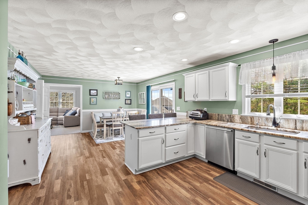 16 Alan Road Hudson, MA 01749 - Photo 10 of 40