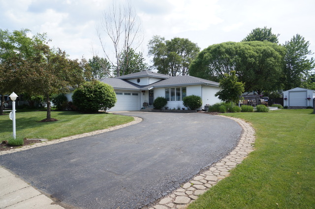 936 South Bentley Road New Lenox, IL 60451 - Photo 1 of 23