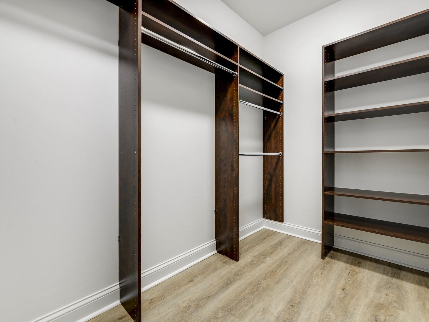 2 West Delaware Place, Unit 2202 Chicago, IL 60610 - Photo 7 of 21