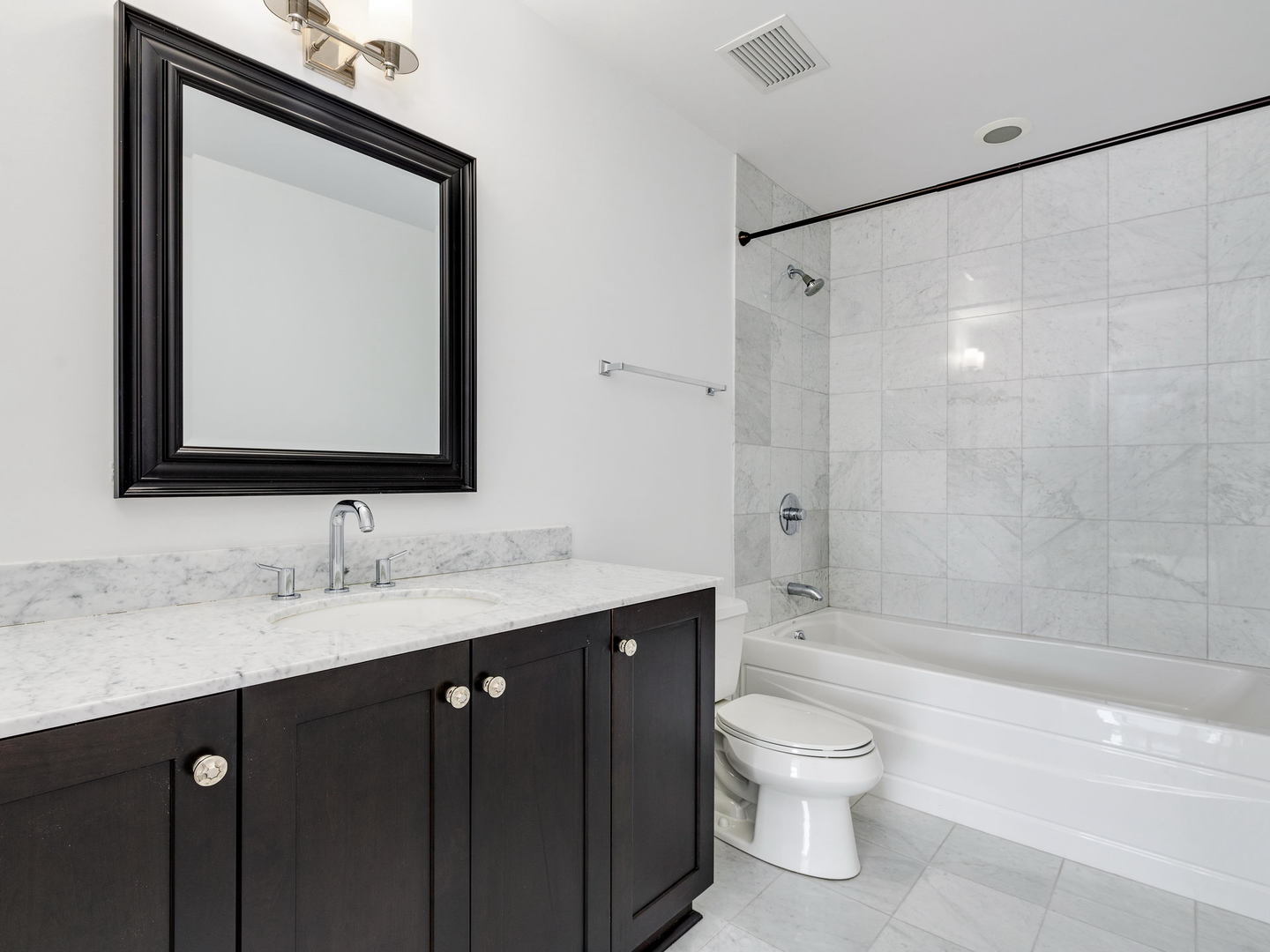 2 West Delaware Place, Unit 2202 Chicago, IL 60610 - Photo 10 of 21