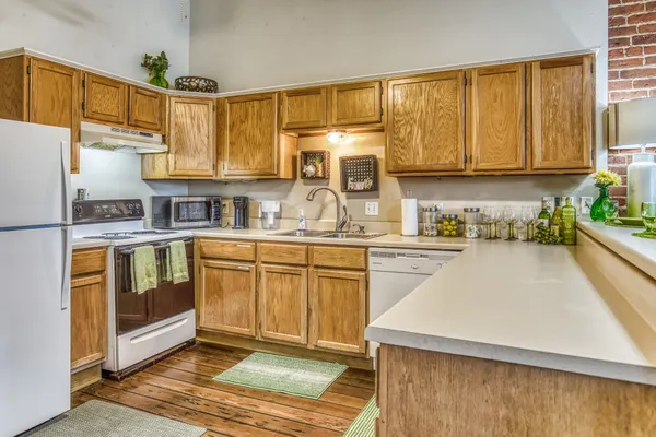 $2,350 | 112 East Alamo Street, Unit 2, Brenham, TX 77833