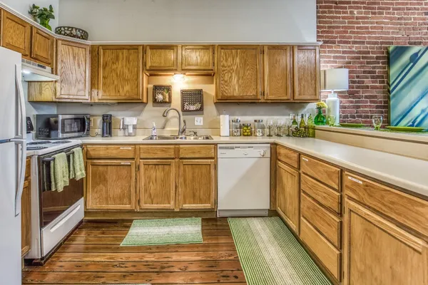 $2,150 | 112 East Alamo Street, Unit 2, Brenham, TX 77833