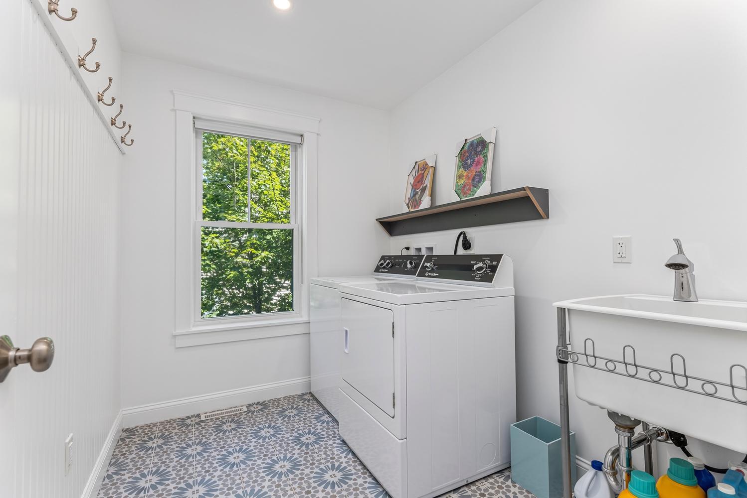 423 Seaside Avenue Saco, ME 04072 - Photo 37 of 46 Laundry Room