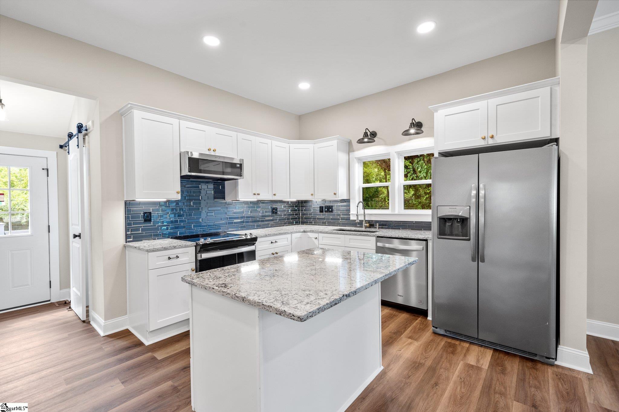 17 2nd Street Greenville, SC 29611 - Photo 5 of 30