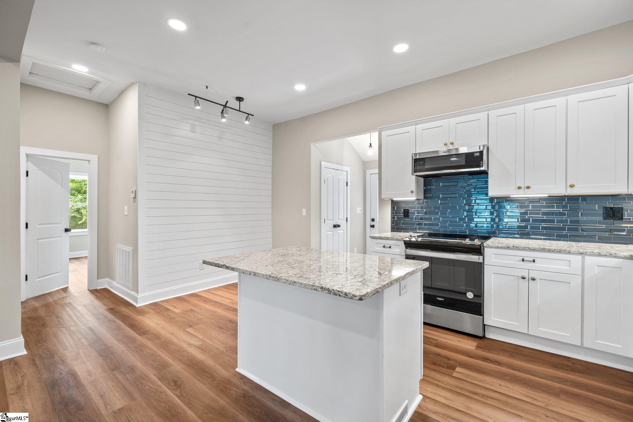 17 2nd Street Greenville, SC 29611 - Photo 7 of 30
