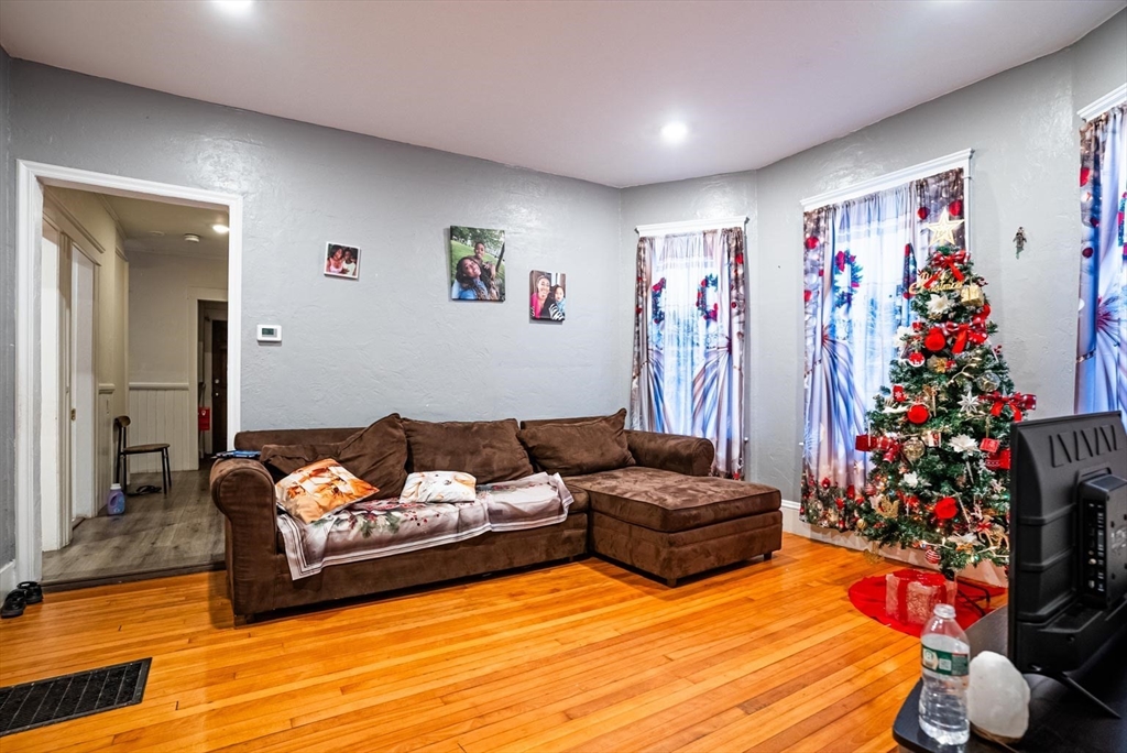 9 Ives Street Worcester, MA 01603 - Photo 2 of 39