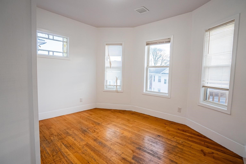 9 Ives Street Worcester, MA 01603 - Photo 33 of 39