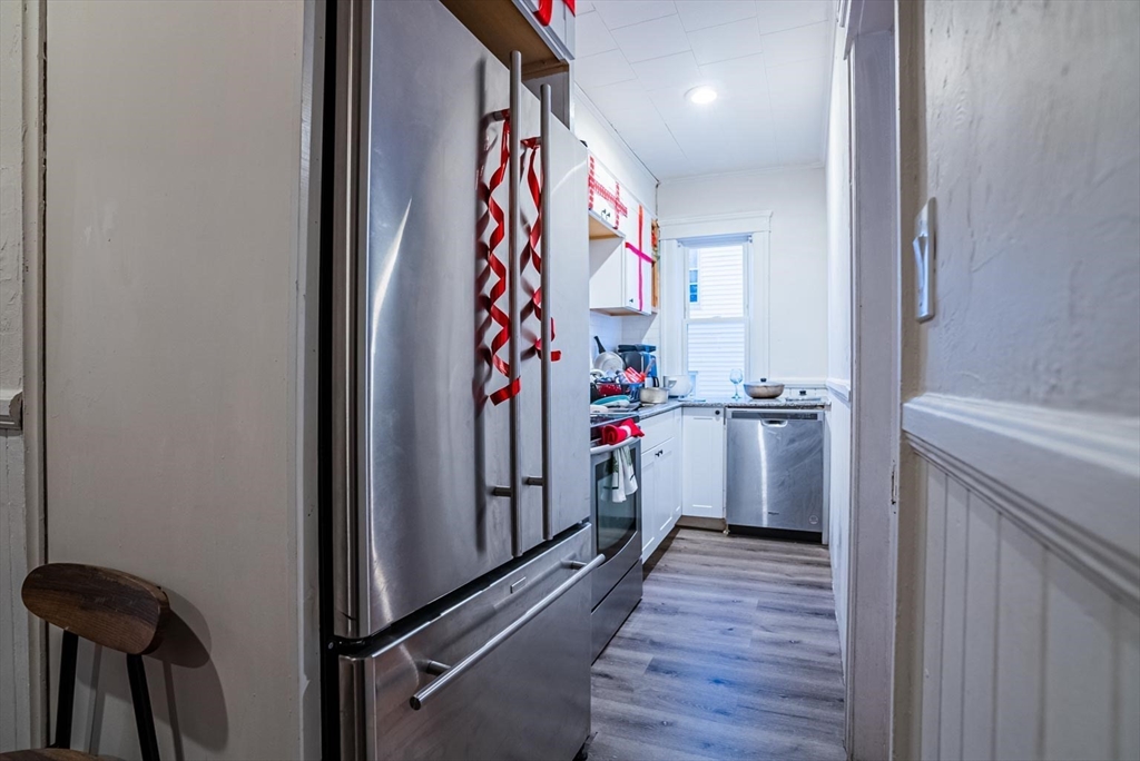 9 Ives Street Worcester, MA 01603 - Photo 6 of 39