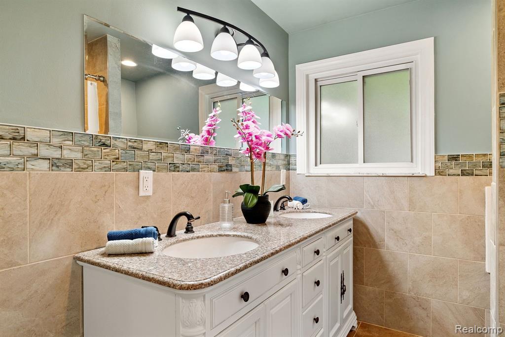 1696 Rochester Road Leonard, MI 48367 - Photo 23 of 42
