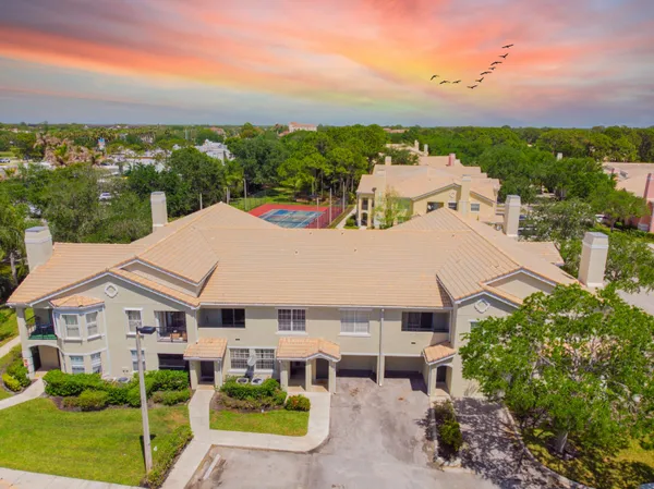 $149,999 | 102 Southwest Peacock Boulevard, Unit 2204, Port St. Lucie, FL 34986