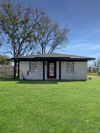 $1,400 | 603 West Evans Street, Hearne, TX 77859