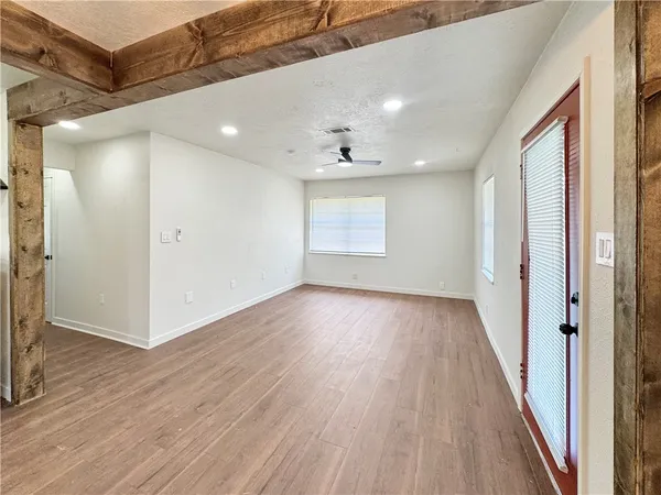 $1,400 | 603 West Evans Street, Hearne, TX 77859