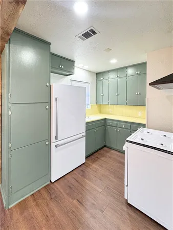 $1,400 | 603 West Evans Street, Hearne, TX 77859