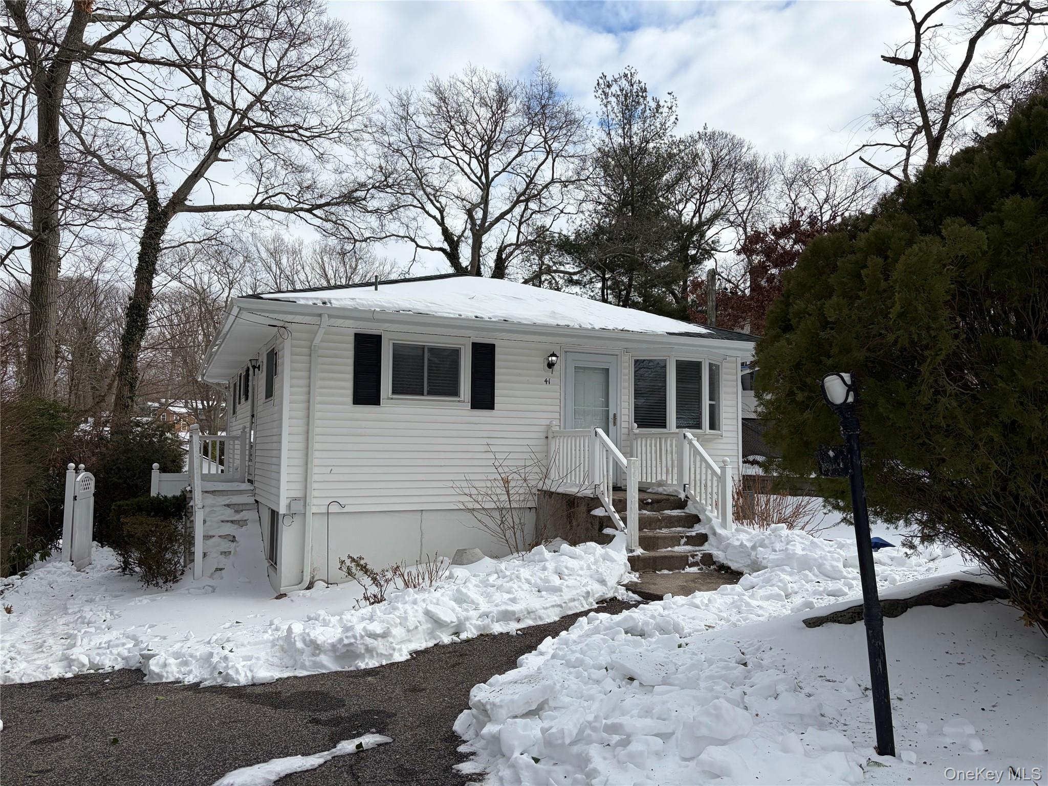 41 Robin Road Rocky Point, NY 11778 - Photo 2 of 10