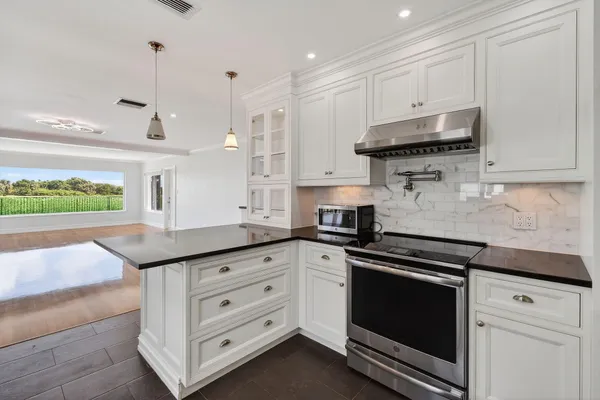 $8,900 | 1102 North Golfview Road, Lake Worth Beach, FL 33460