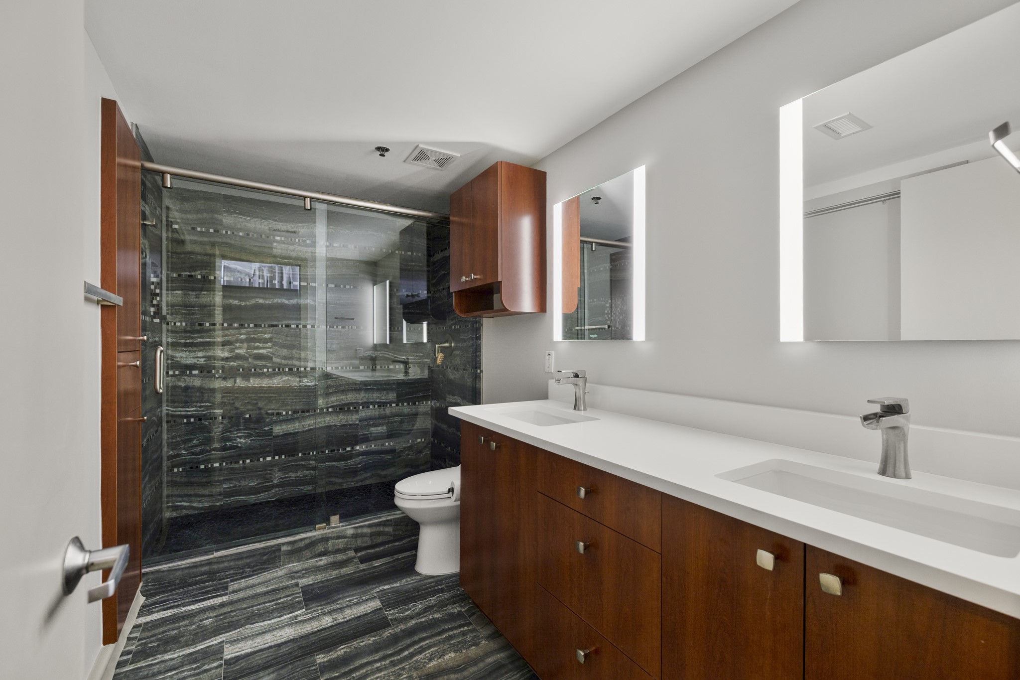 3311 Yupon Street, Unit 317 Houston, TX 77006 - Photo 19 of 28 a bathroom with a sink toilet a mirror and shower
