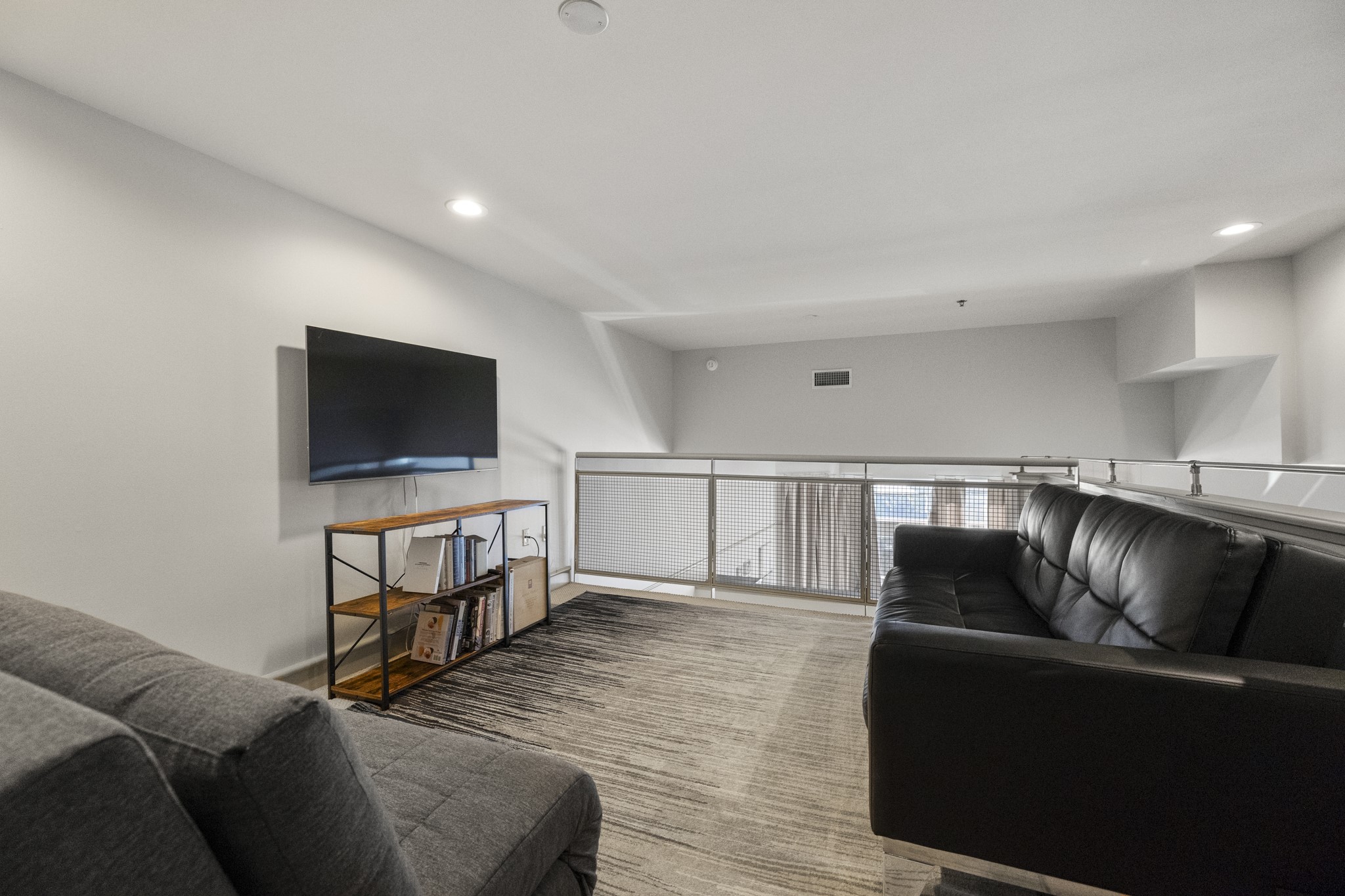 3311 Yupon Street, Unit 317 Houston, TX 77006 - Photo 22 of 28 a living room with furniture and a flat screen tv