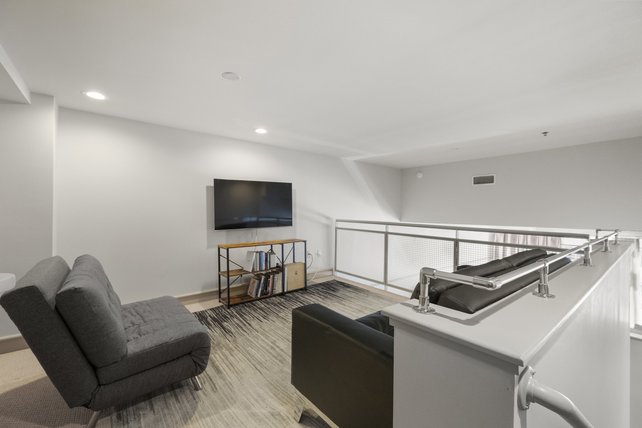 3311 Yupon Street, Unit 317 Houston, TX 77006 - Photo 24 of 29 a living room with furniture and a flat screen tv