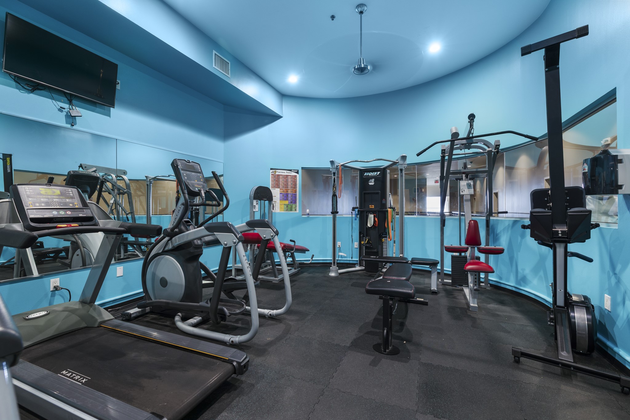 3311 Yupon Street, Unit 317 Houston, TX 77006 - Photo 27 of 29 a view of a room with gym equipment